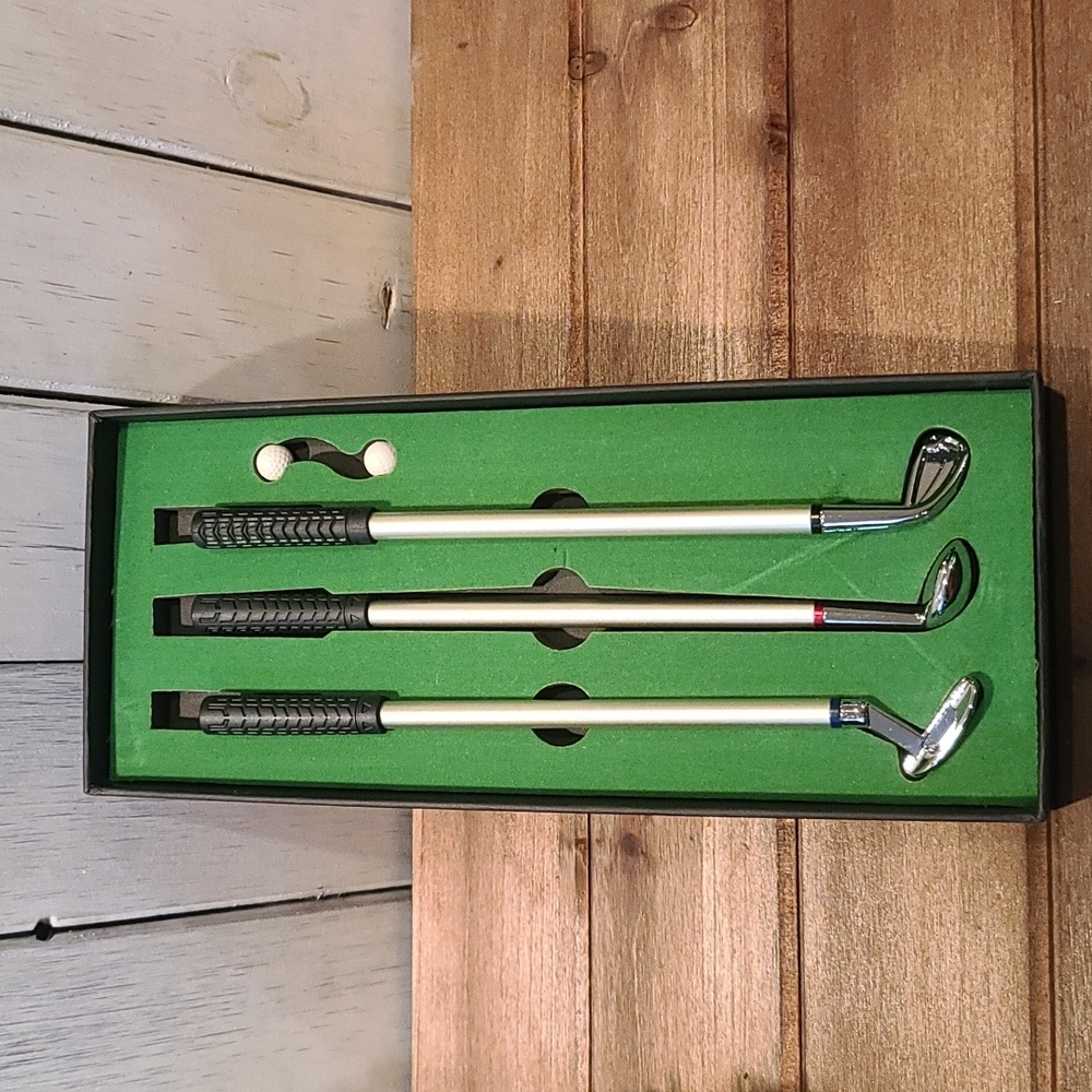 DESKTOP GOLF pen set with clubs balls putting green NIB NWT - Picture 4 of 10